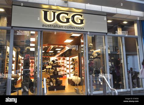 悉尼去哪裏買ugg——探索悉尼的UGG靴子購買地標與潮流秘笈